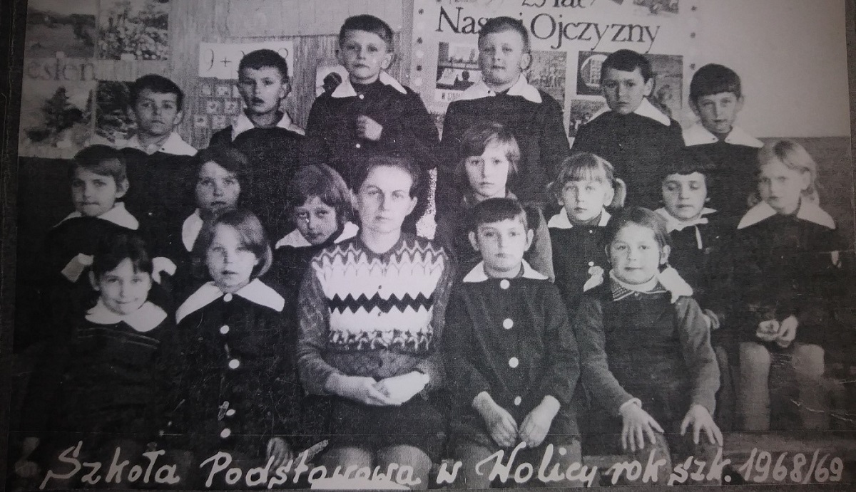 Klasa z roku szkolnego 1968 - 69. Autor zdjęcia nieznany.