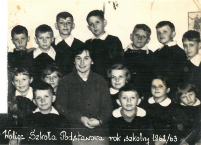 Uczniowie szkoły podstawowej w Wolicy.
